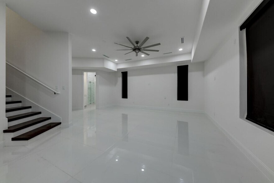 More Photos Of 727 E Park Ave, San Antonio Specialty For Sale