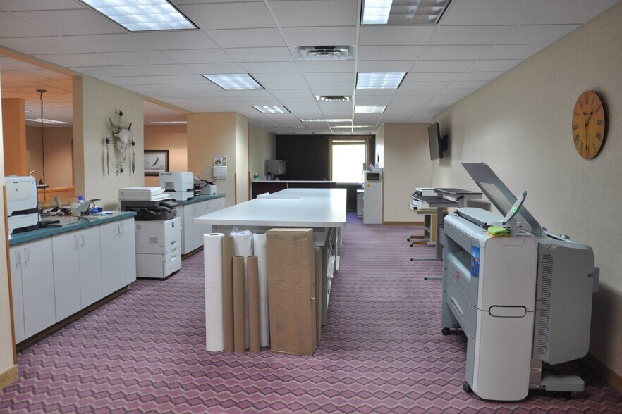 More Photos Of 669 N Medina St, Loretto Office For Sale