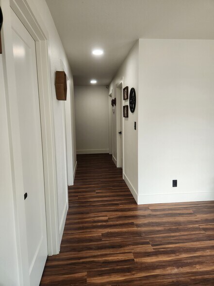 More Photos Of 2115 McDonald, McMinnville Storefront Retail Office For Lease
