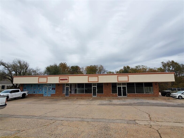 Primary Photo Of 510-524 N Main St, Newcastle Freestanding For Lease
