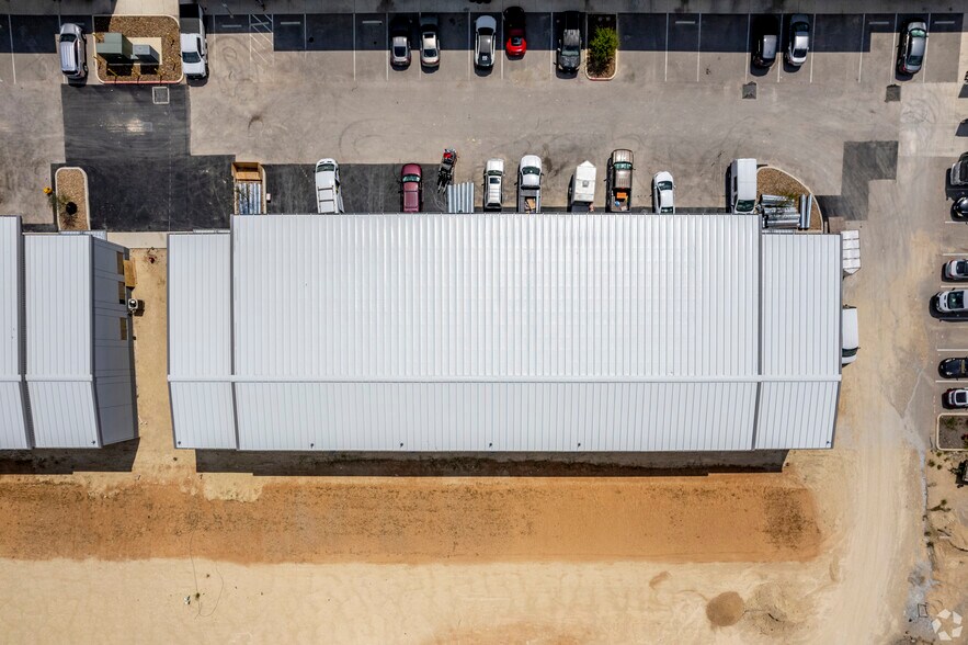 More Photos Of 7637 Fm 3009, Schertz Light Distribution For Sale