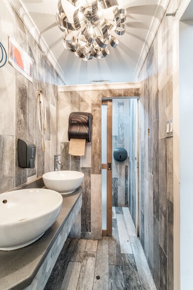 More Photos Of 646 Newark Ave, Jersey City Storefront Retail Residential For Lease