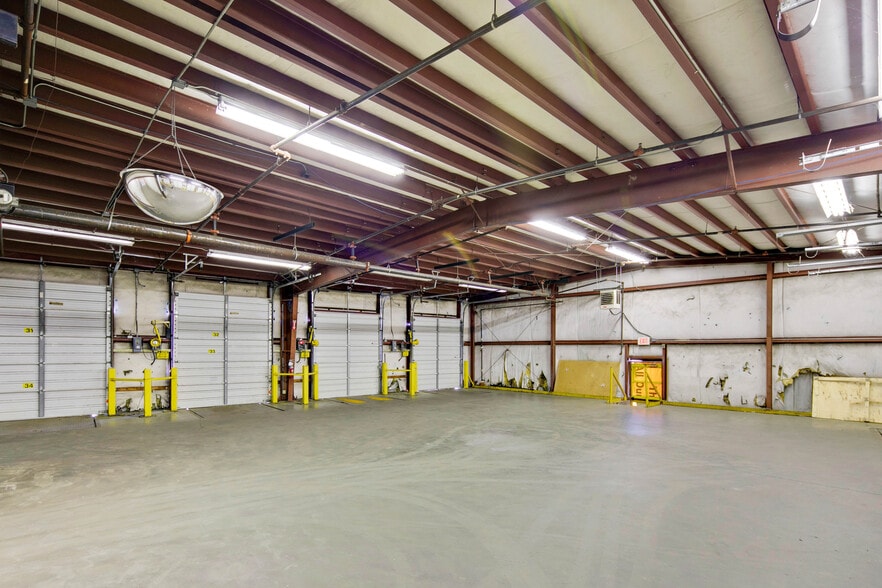 More Photos Of 3036 Gillespie St, Fayetteville Manufacturing For Lease