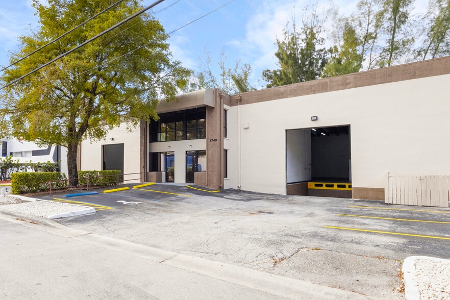 More Photos Of 1740-1742 NW 93rd Ave, Miami Warehouse For Lease