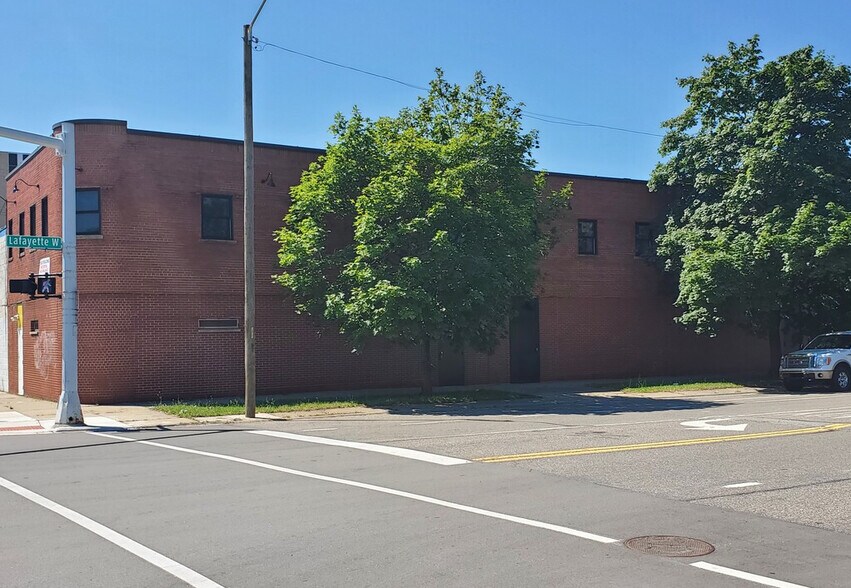 More Photos Of 1501-1515 W Lafayette Blvd, Detroit Manufacturing For Sale