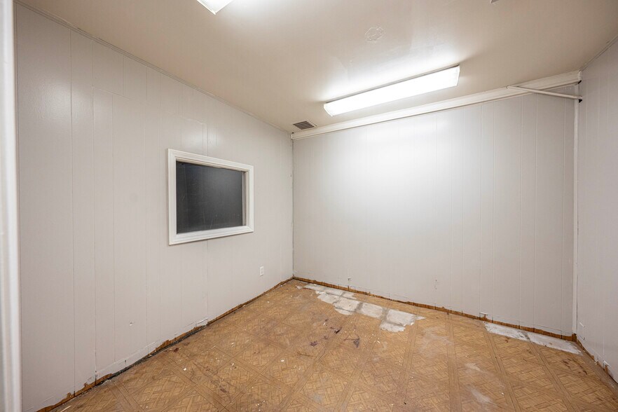 More Photos Of 5146 Maine Ave, Baldwin Park Flex For Lease