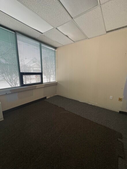 More Photos Of 240 Waterloo St, London Medical For Lease