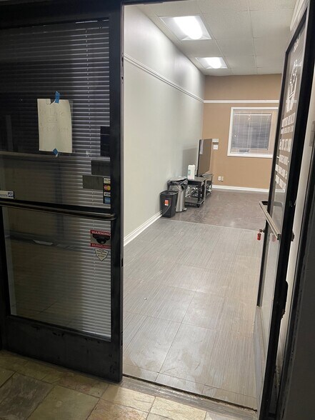 More Photos Of 13313-13321 Ventura Blvd, Sherman Oaks Office For Lease