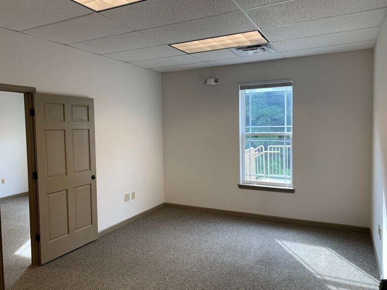 More Photos Of 4286 Bells Ferry Rd, Kennesaw Office For Lease