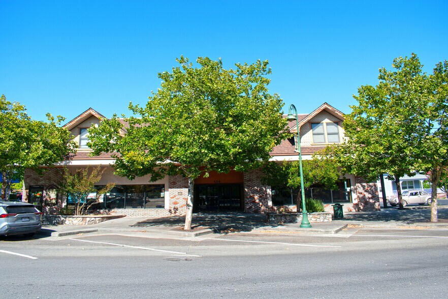 Primary Photo Of 124-148 S Cloverdale Blvd, Cloverdale Freestanding For Lease