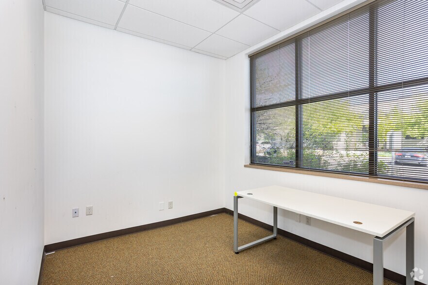More Photos Of 2051 Dogwood St, Louisville Research And Development For Lease