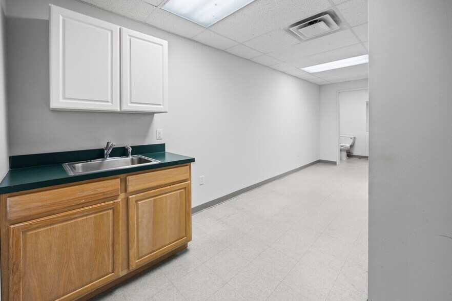 More Photos Of 314 Chris Gaupp Dr, Galloway Medical For Lease