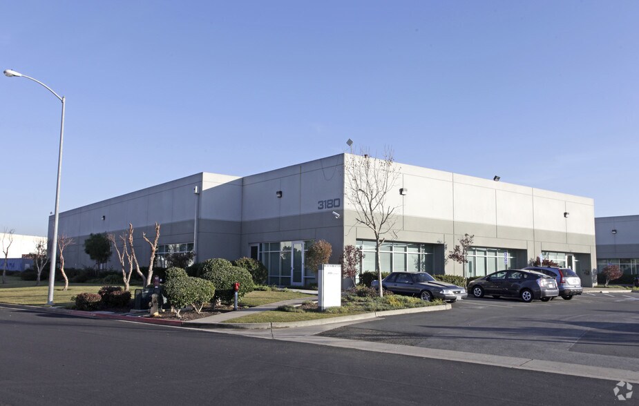 Primary Photo Of 3180 Corporate Pl, Hayward Warehouse For Lease