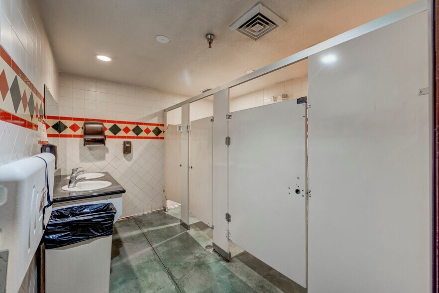 More Photos Of 922-926 Victorian Ave, Sparks General Retail For Sale