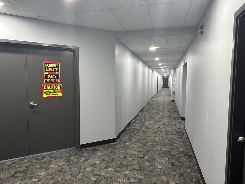 More Photos Of 636 King St, Spruce Grove Storefront Retail Office For Lease