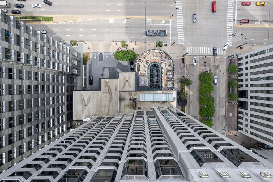More Photos Of 1 West Upper Wacker Drive, Chicago Hotel For Lease