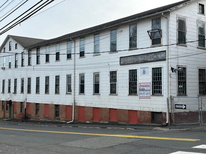 More Photos Of 30 Echo Lake Rd, Watertown Warehouse For Lease