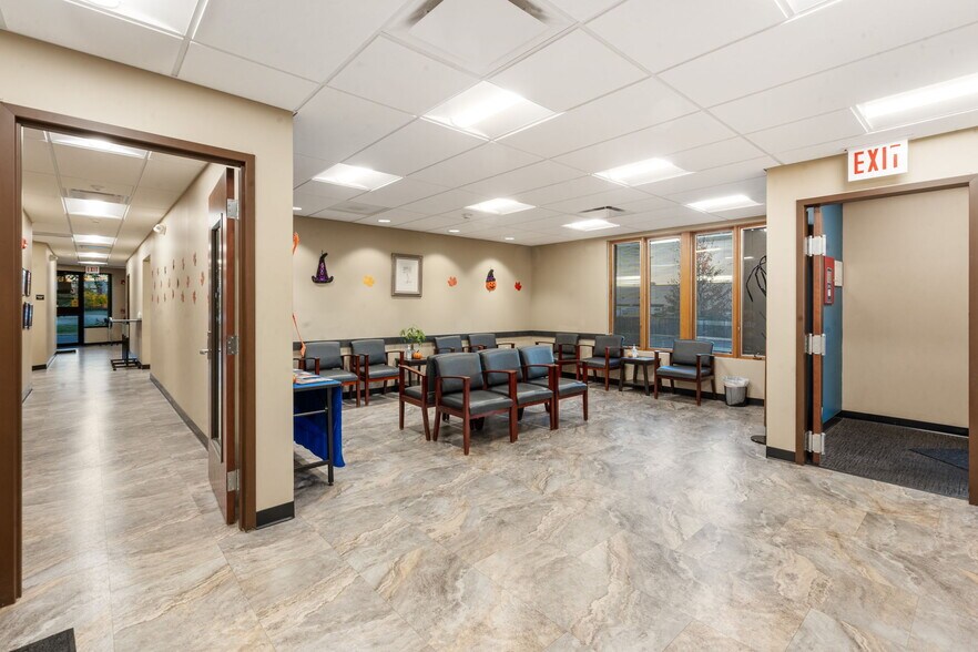 More Photos Of 17W775 Butterfield Road (Midwest Office Center), Oakbrook Terrace Medical For Lease