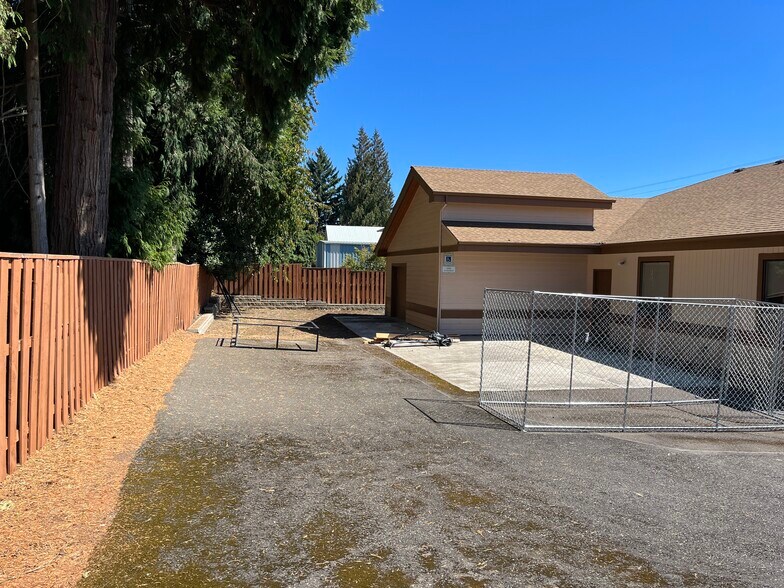 More Photos Of 31895 NW Hillcrest Ave, North Plains Office For Lease