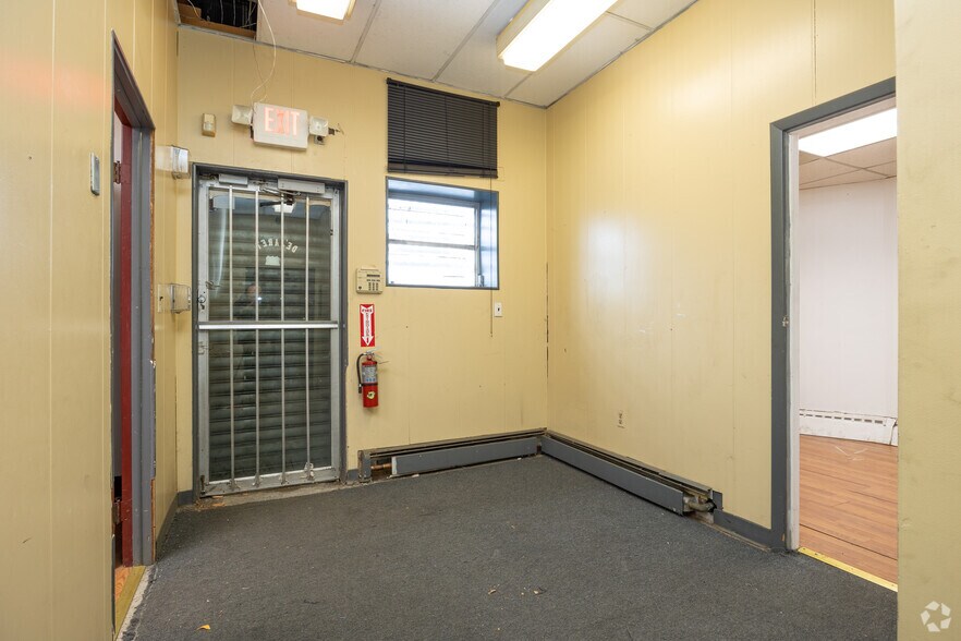 More Photos Of 163 Shaw Ave, Irvington Warehouse For Lease