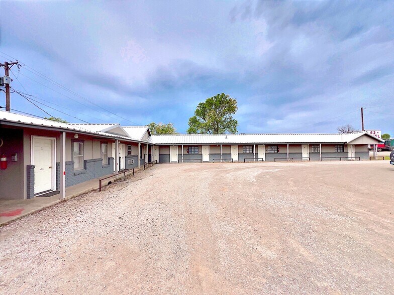 More Photos Of 413 W Broadway St, Hollis Hotel For Sale