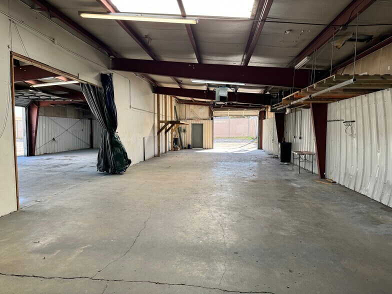 More Photos Of 10826 E Newton Pl, Tulsa Service For Lease