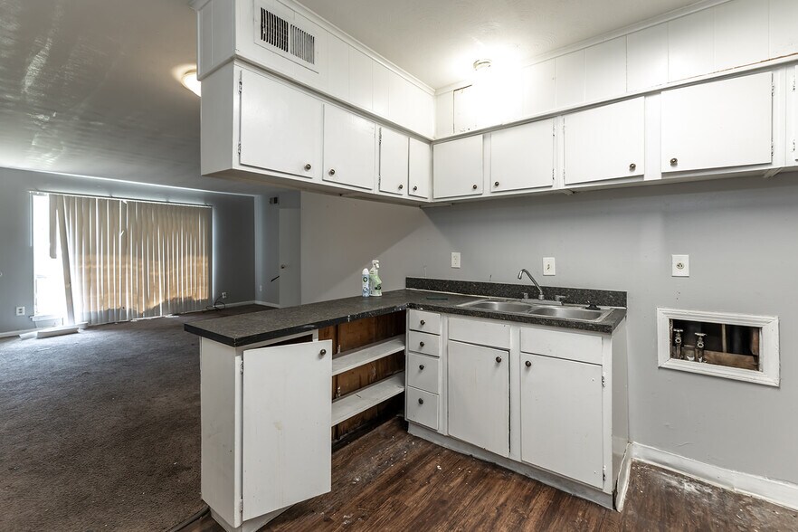 More Photos Of , Memphis Multifamily For Sale