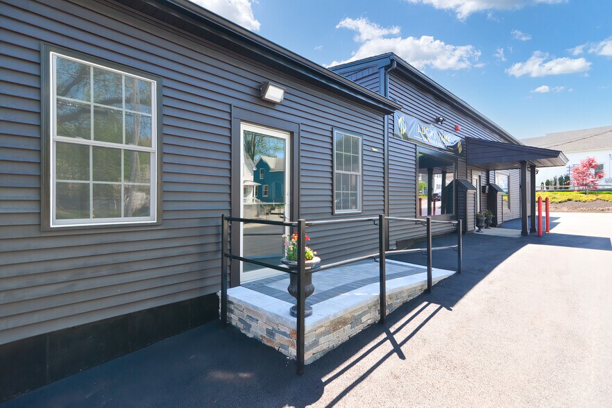 More Photos Of 995 Main St, Clinton Auto Dealership For Sale