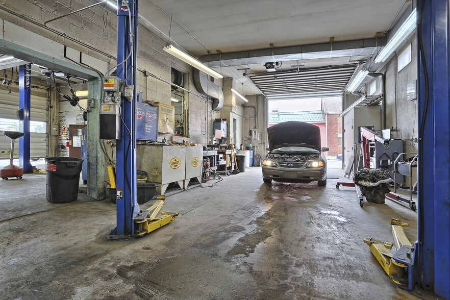 More Photos Of 270 E Lehman St, Lebanon Auto Repair For Sale