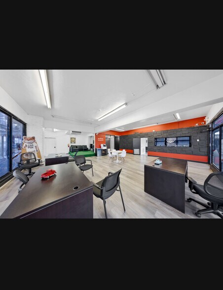 More Photos Of 3450 NW 36th St, Miami Storefront Retail Office For Lease