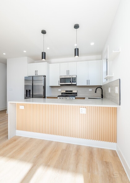 More Photos Of 2941 W Wilcox St, Chicago Apartments For Sale