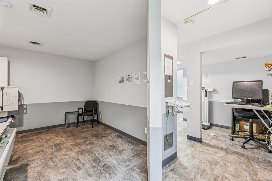 More Photos Of 12090-12114 Old Line Ctr, Waldorf General Retail For Sale