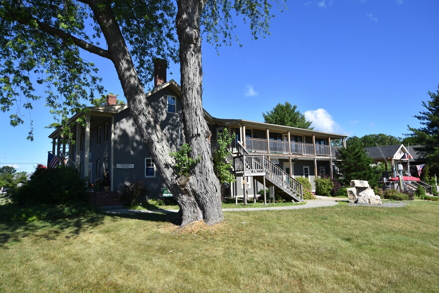 More Photos Of 1934 Lakeshore Rd, Gilford Office For Sale