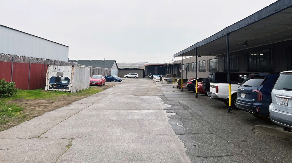 More Photos Of 6425 San Leandro St, Oakland Industrial For Sale