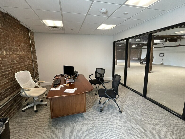More Photos Of 701 Easley Bridge Rd, Greenville General Retail For Lease