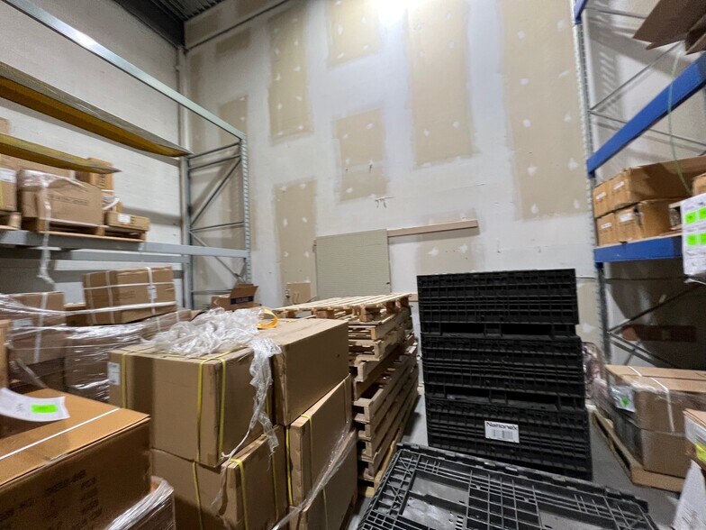 More Photos Of 1300-1360 Rue Louis-Marchand, Beloeil Warehouse For Sale