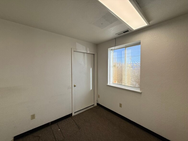 More Photos Of 3344 Washburn Way, Klamath Falls Warehouse For Lease