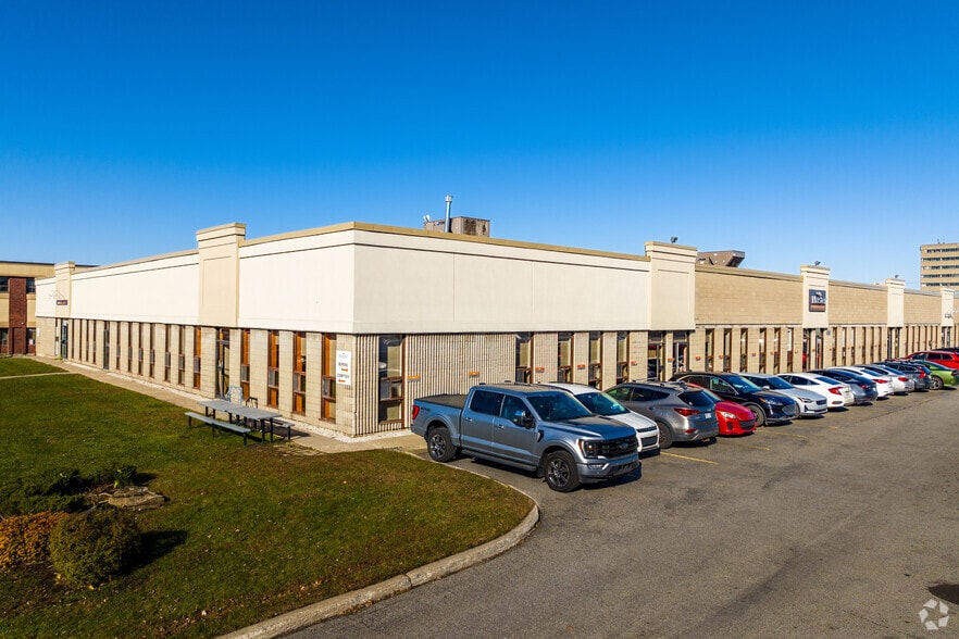 Primary Photo Of 373-451 Boul Lebeau, Montréal Industrial For Sale