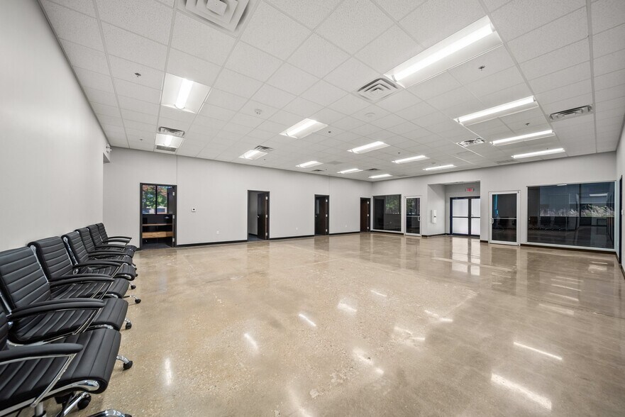 More Photos Of 210 SE 34th St, Bentonville Office For Sale