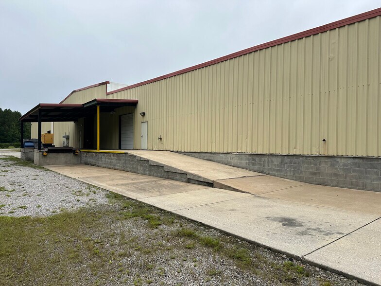 More Photos Of 3830 Corporate, Petersburg Manufacturing For Lease