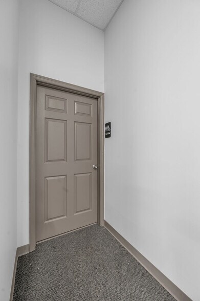 More Photos Of 100 Regency Point Path, Lexington Freestanding For Lease