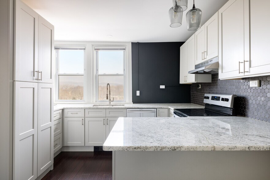 More Photos Of 43 N Front St, Kingston Restaurant For Sale