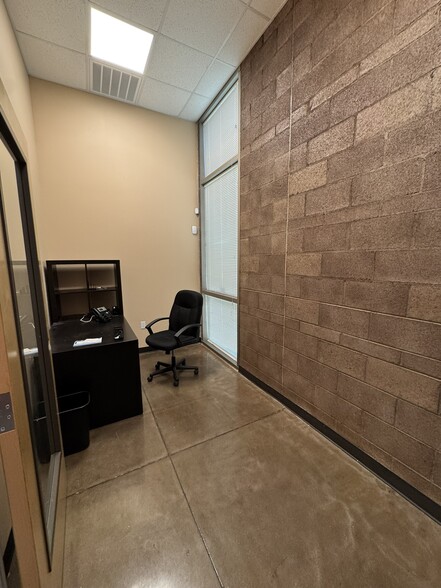 More Photos Of 5680 W Chandler Blvd, Chandler Loft Creative Space For Sale