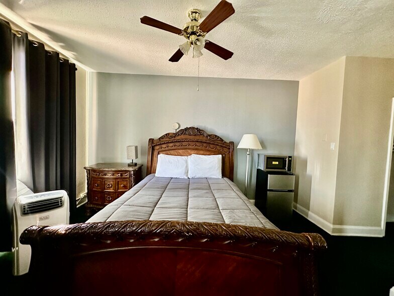 More Photos Of 925 1st Ave, Monte Vista Hotel For Sale