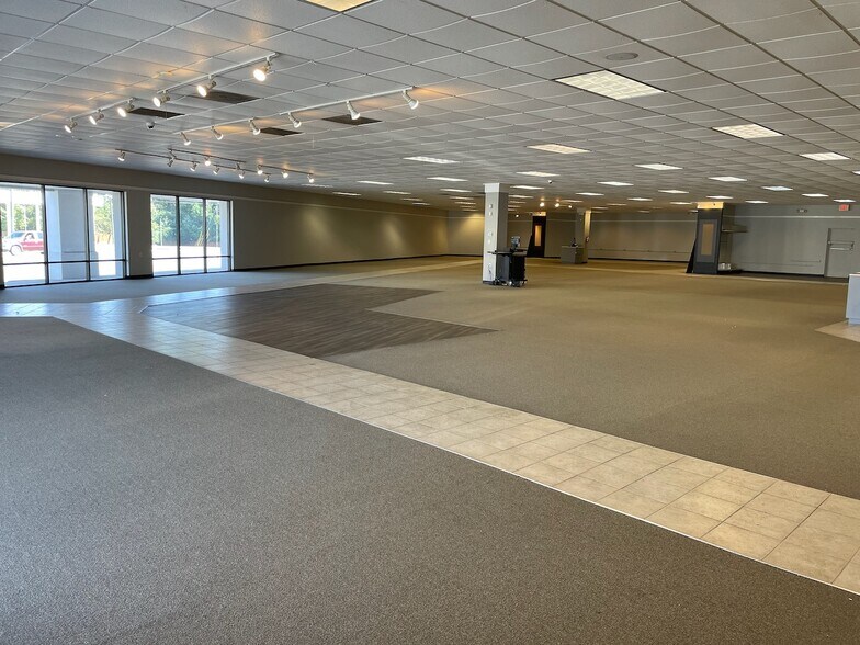 More Photos Of 3318 Mercer University Dr, Macon-Bibb Freestanding For Lease