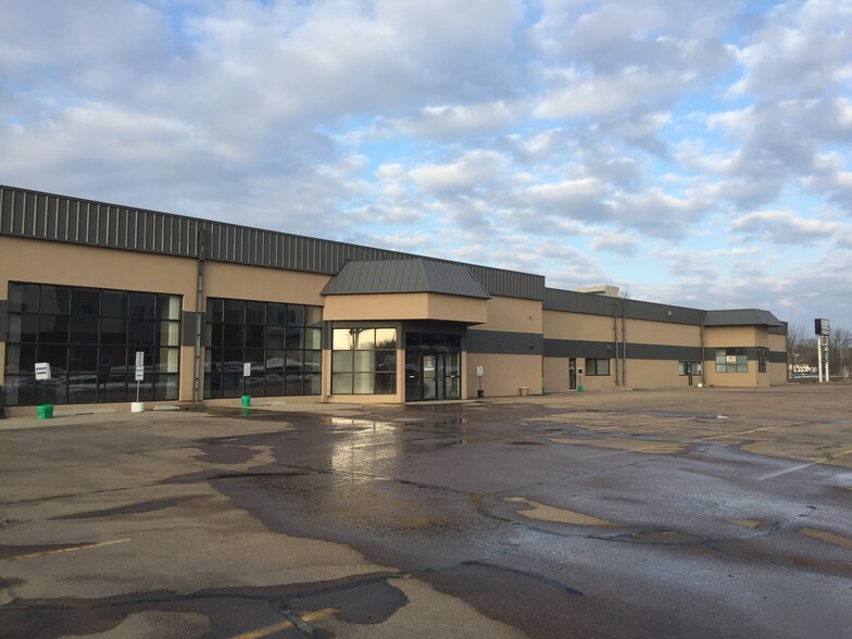 Primary Photo Of 2701 S Carolyn Ave, Sioux Falls Showroom For Sale
