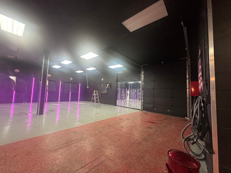 More Photos Of 41 Degnon Blvd, Bay Shore Manufacturing For Lease