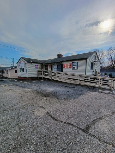 More Photos Of 652 S Broadway St, Forest City Medical For Sale