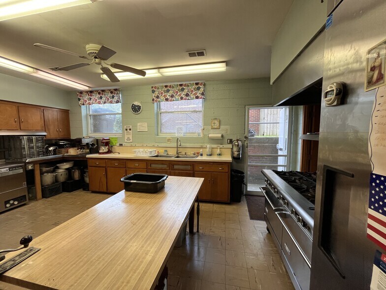 More Photos Of 2709 116th St, Toledo Religious Facility For Sale
