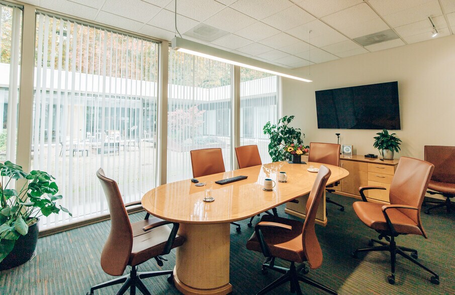 More Photos Of 150-220 SW Harrison St, Portland Loft Creative Space For Lease